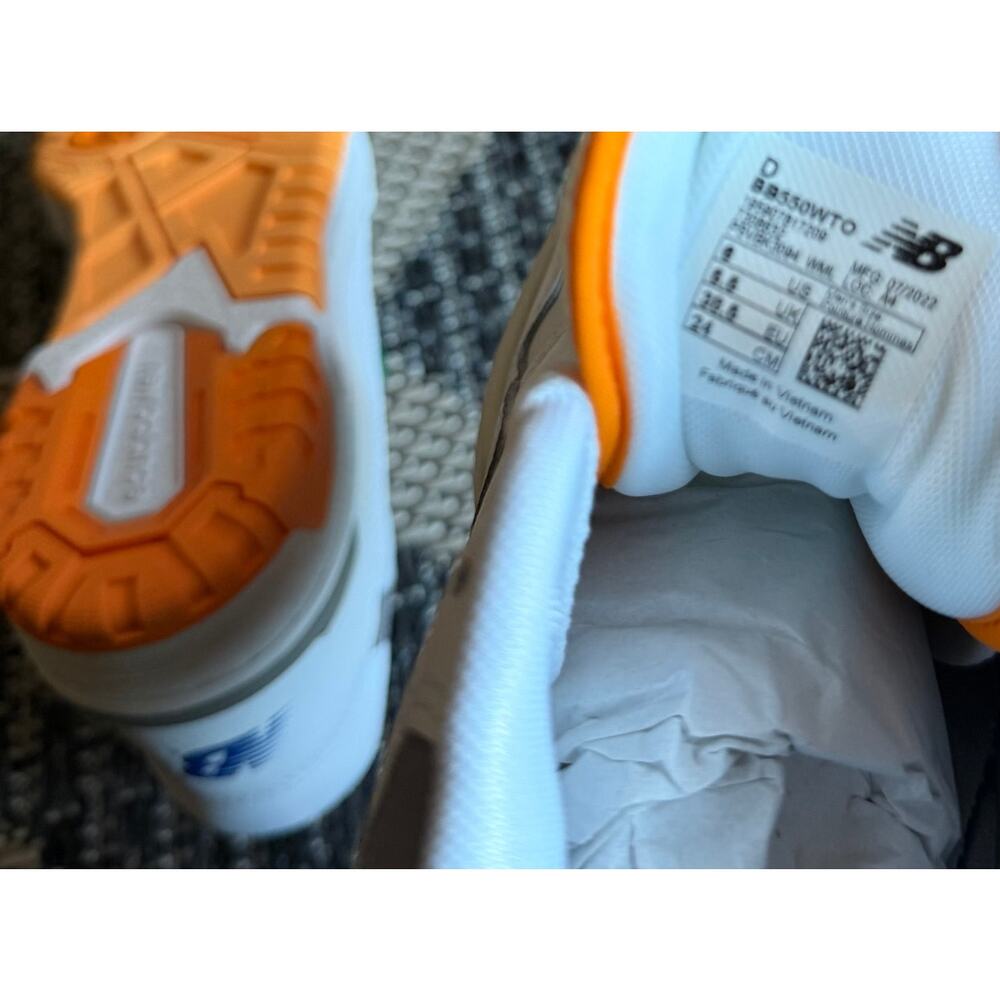 New Balance 550 Sneaker Lakers Pack White/Orange Womens Size 7.5 - Picture 9 of 9